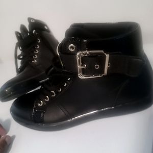 Also shoes, black and gold,with straps